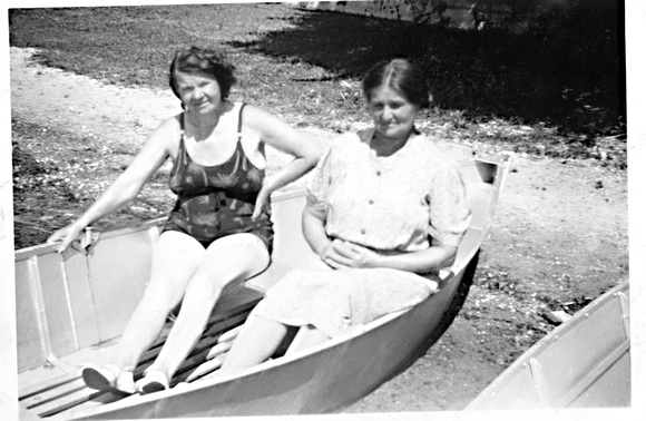 1941  Mrs Yuss and Grandmother Stella Petkus Paw Law Lake JUL41a